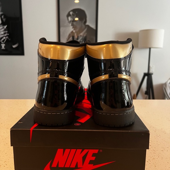 Jordan 1 Retro High Black Metallic Gold - Picture 3 of 5